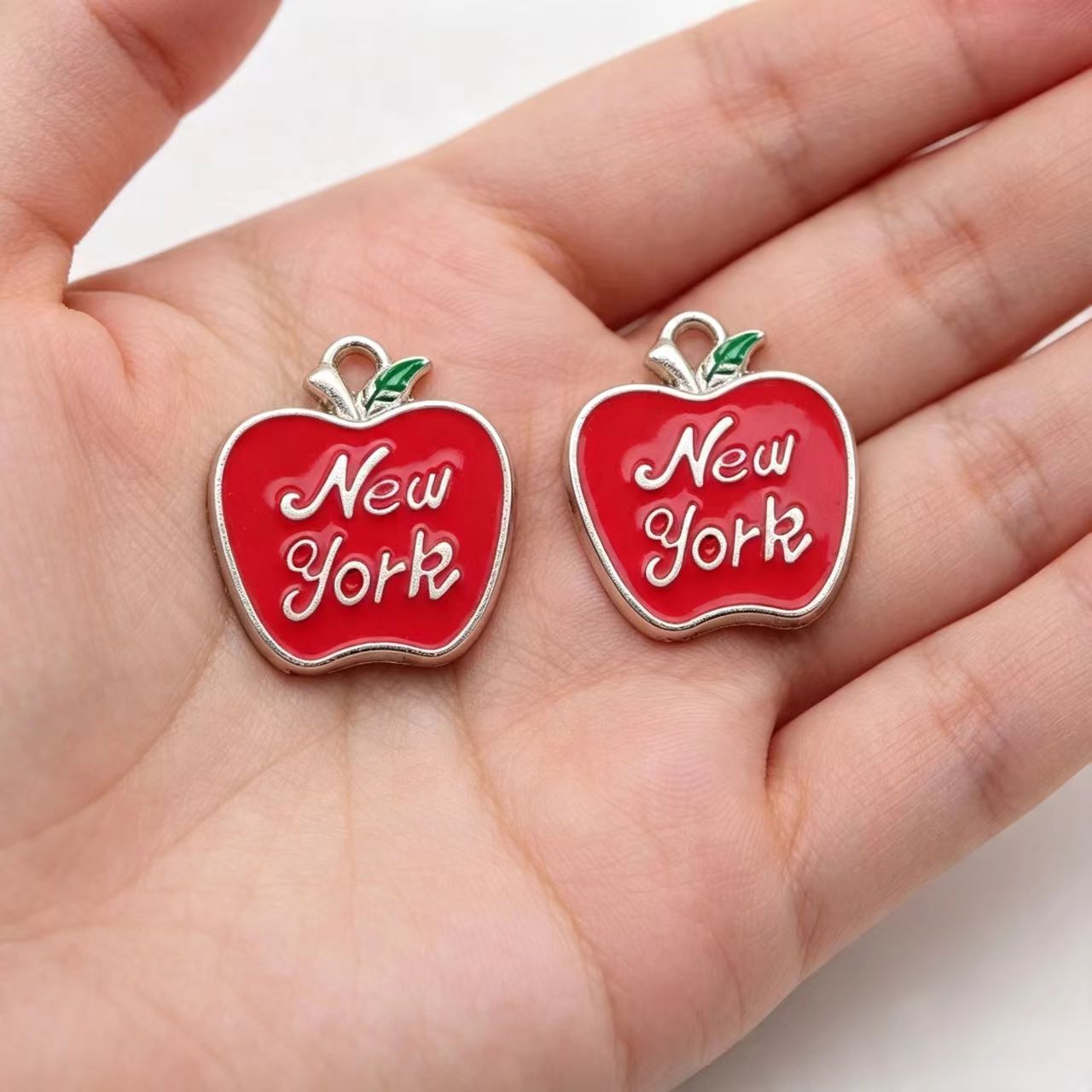 10 piezas de dijes de manzana  - Jewelry Making York reseña y precio